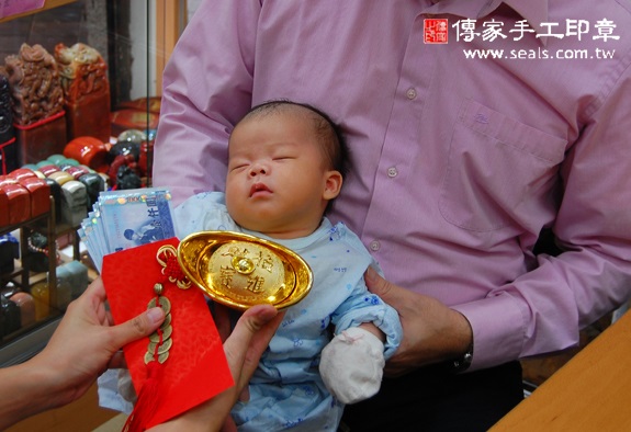 吳寶寶(新北永和區到府嬰兒寶寶滿月剃頭理髮、免費到府嬰兒剃胎毛儀式吉祥話)。到府剃頭剃胎毛主持、專業拍照、DVD光碟、證書。★購買「臍帶章、肚臍章、胎毛筆刷印章」贈送：剃頭、收涎、抓周，三選一。2015.10.25 照片14